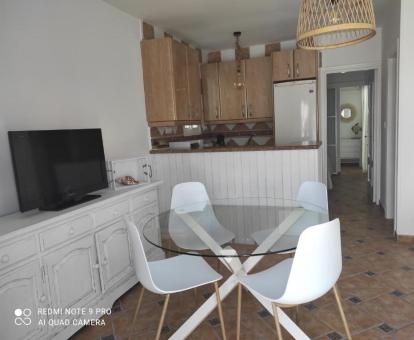 Foto de las instalaciones de este hotel con vistas al mar.