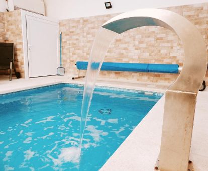 Piscina privada con chorros de esta hermosa casa independiente.