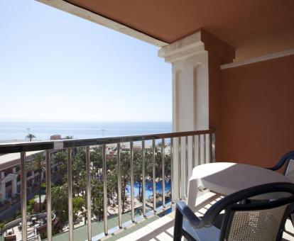 Foto de las instalaciones de este hotel con vistas al mar.