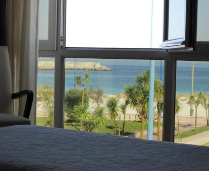 Foto de las vistas al mar desde una de las habitaciones del hotel.