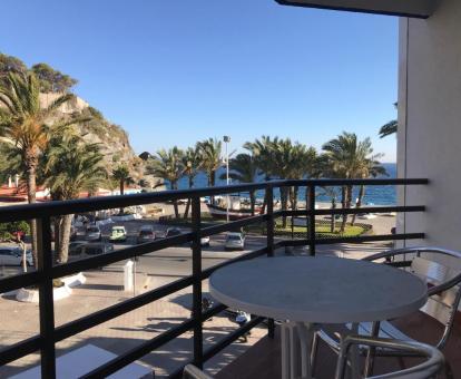 Foto de las instalaciones de este hotel con vistas al mar.