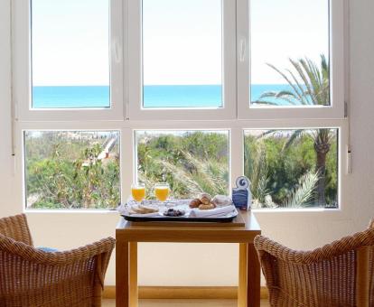 Foto de las instalaciones de este hotel con vistas al mar.