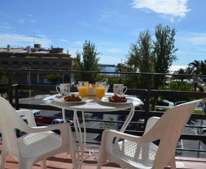 Foto de las instalaciones de este apartamento con vistas al mar.