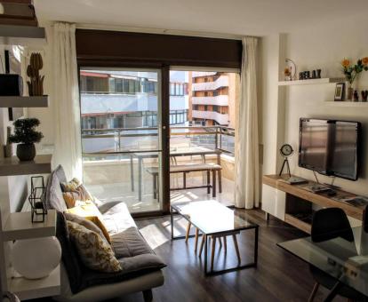 Foto de este apartamento de dos dormitorios con terraza y vistas.