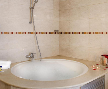 Foto de la bañera con hidromasaje del Hotel Plaza Alacuas de la Comunidad Valenciana