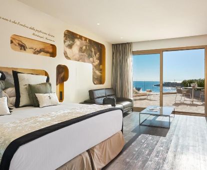 Una de las fabulosas habitaciones dobles con terraza y vistas al mar de este romántico hotel.