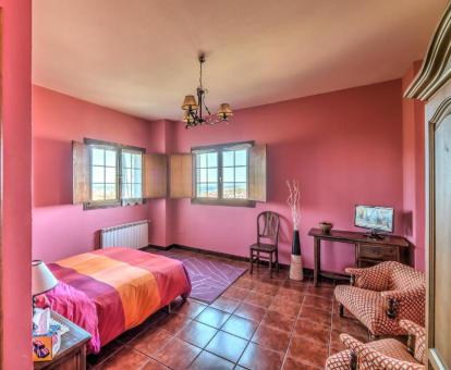 Foto de una de las habitaciones con vistas al mar del alojamiento.