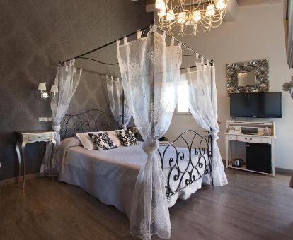 Romántica habitación doble de esta coqueta posada ideal para parejas.