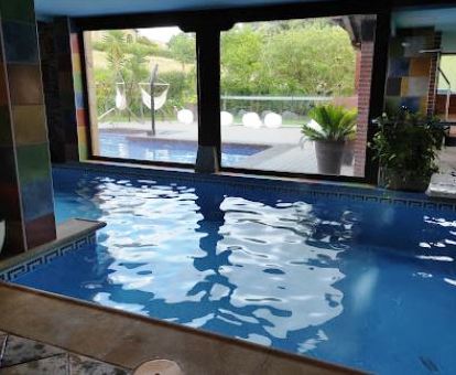 Foto de la piscina cubierta del spa de este alojamiento disponible todo el año.