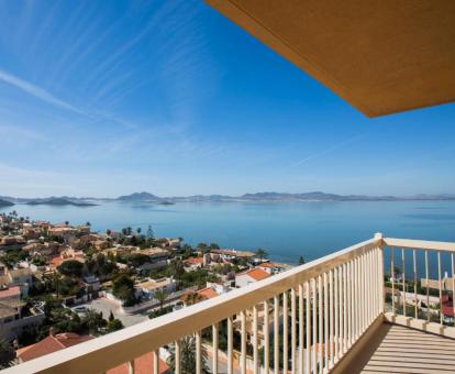 Foto de las vistas al mar desde uno de los balcones privados de este hotel.