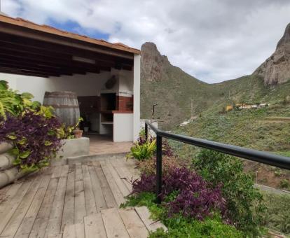 Foto de la terraza privada con preciosas vistas a la montaña de la casa.