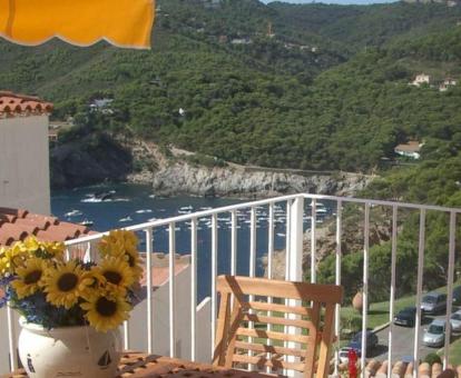 Foto de las instalaciones de este hotel con vistas al mar.