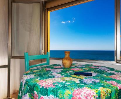 Foto de las instalaciones de este apartamento con vistas al mar.