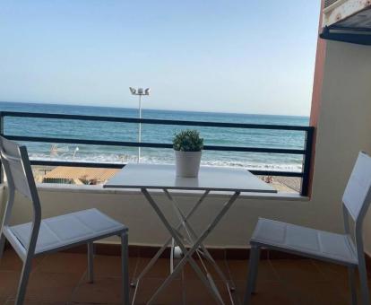 Foto de las instalaciones de este apartamento con vistas al mar.