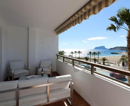 Foto de las instalaciones de este hotel con vistas al mar.