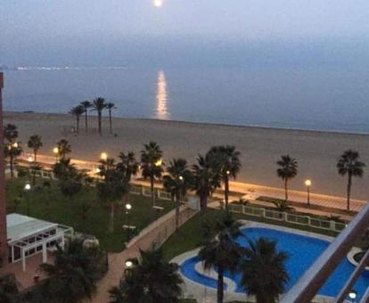 Foto de las instalaciones de este apartamento con vistas al mar.