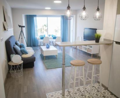 Foto de las instalaciones de este apartamento con vistas al mar.