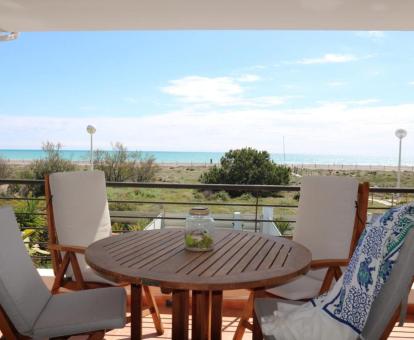 Foto de las instalaciones de este hotel con vistas al mar.