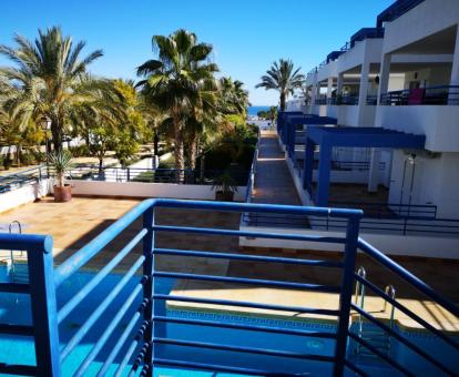 Foto de las instalaciones de este hotel con vistas al mar.