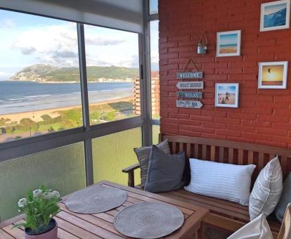 Foto de las preciosas vistas al mar desde el interior del apartamento.