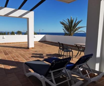 Foto de las instalaciones de este hotel con vistas al mar.