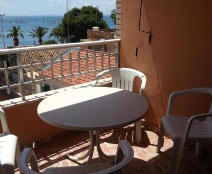 Foto de las instalaciones de este hotel con vistas al mar.