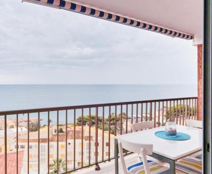 Foto de las instalaciones de este apartamento con vistas al mar.