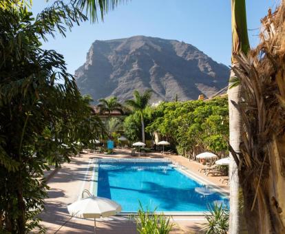 Foto de la piscina al aire libre disponible todo el año de este complejo de apartamentos.