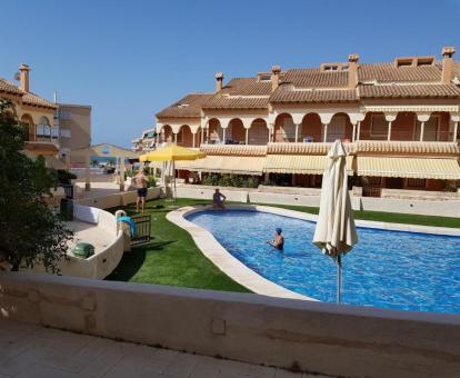 Foto de las instalaciones de este apartamento con vistas al mar.