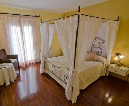 Una de las románticas habitaciones de este fabuloso hotel ideal para parejas.