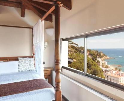 Foto de las instalaciones de este hotel con vistas al mar.