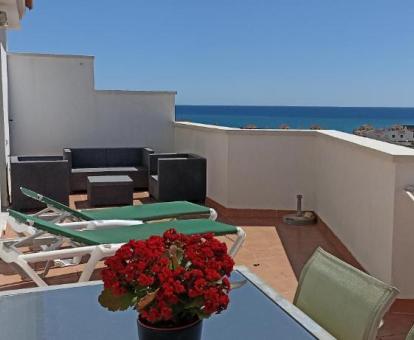 Foto de las instalaciones de este apartamento con vistas al mar.