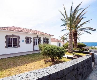 Uno de los bungalows independientes de este complejo en un entorno tranquilo para descansar.