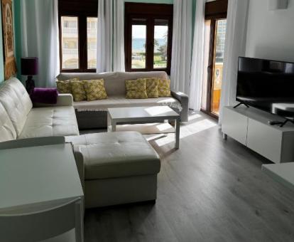 Foto de las instalaciones de este apartamento con vistas al mar.