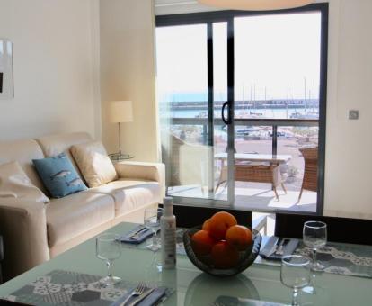 Foto de las instalaciones de este hotel con vistas al mar.