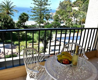 Foto de las instalaciones de este hotel con vistas al mar.