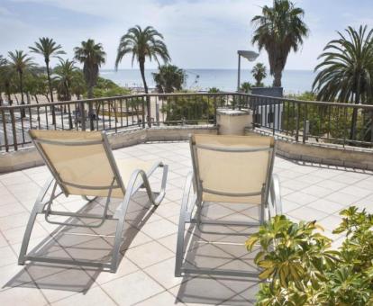 Foto de las instalaciones de este hotel con vistas al mar.