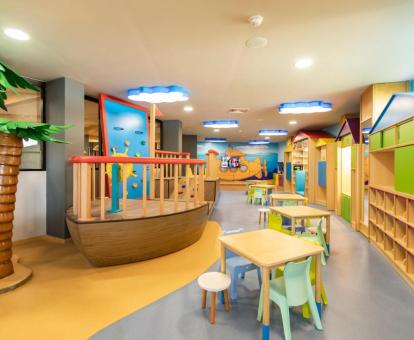 Foto de este hotel con servicio de guardería para niños.