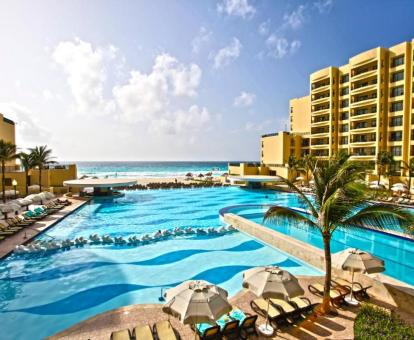 Foto de la piscina al aire libre de este precioso hotel todo incluido.