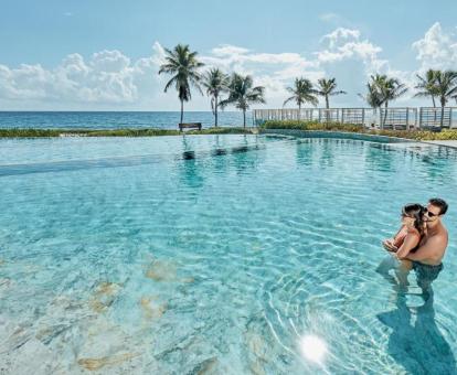Foto de las instalaciones de este precioso hotel solo para adultos con vistas al mar.