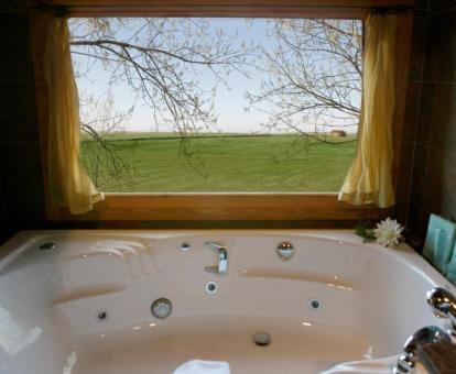 Foto de la bañera de hidromasajes privada de una de las casas de dos dormitorios.
