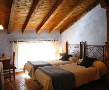 Una de las acogedoras habitaciones de estilo tradicional de este hotel rural.