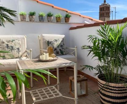 Foto de la terraza privada con vistas panorámicas de una de las bonitas habitaciones del establecimiento.