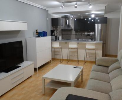 Foto de las instalaciones de este hotel con vistas al mar.