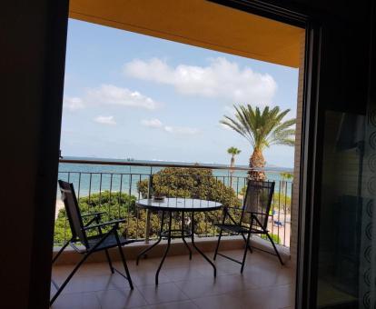 Foto de las instalaciones de este hotel con vistas al mar.