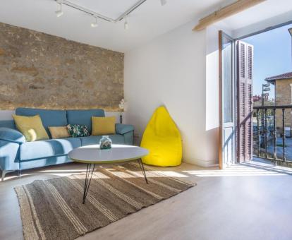 Foto de las instalaciones de este hotel con vistas al mar.