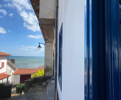 Foto de las vistas al mar desde la ventana del apartamento.