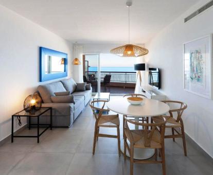 Foto del interior de este apartamento con maravillosas vistas al mar.