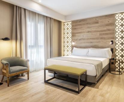 Foto de una de las modernas habitaciones del hotel.