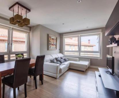 Foto de las instalaciones de este hotel con vistas al mar.